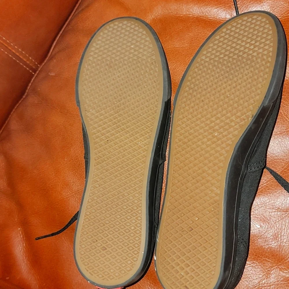 Vans - Picture 2 of 4